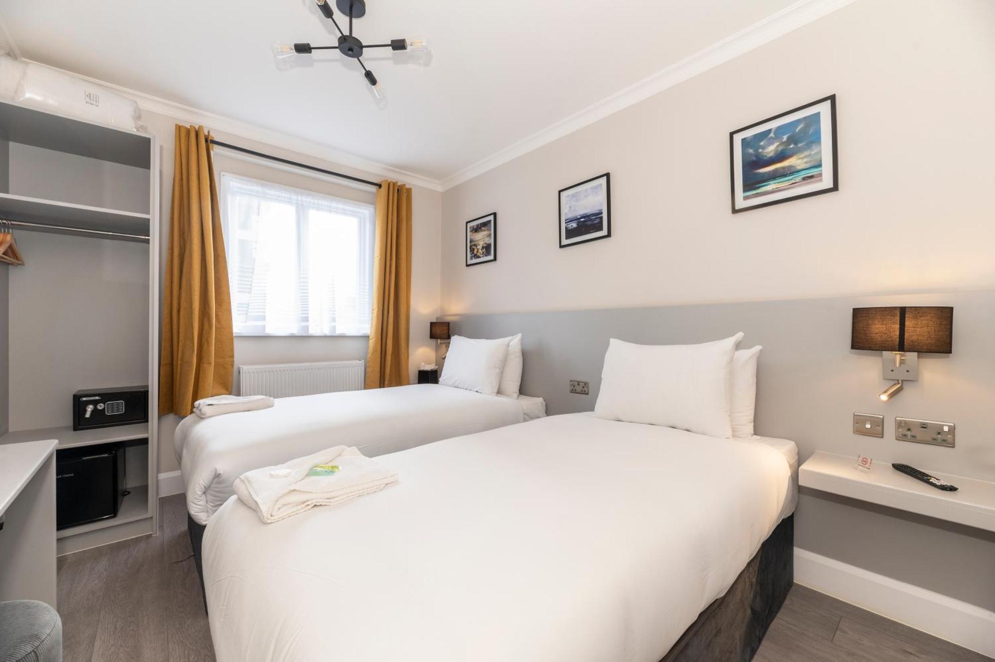 Marina Hotel London Exterior photo