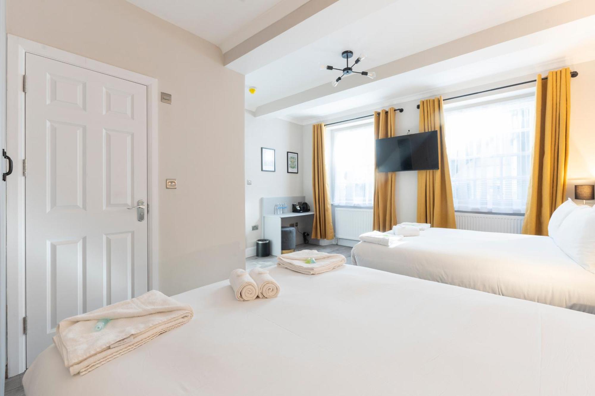Marina Hotel London Exterior photo