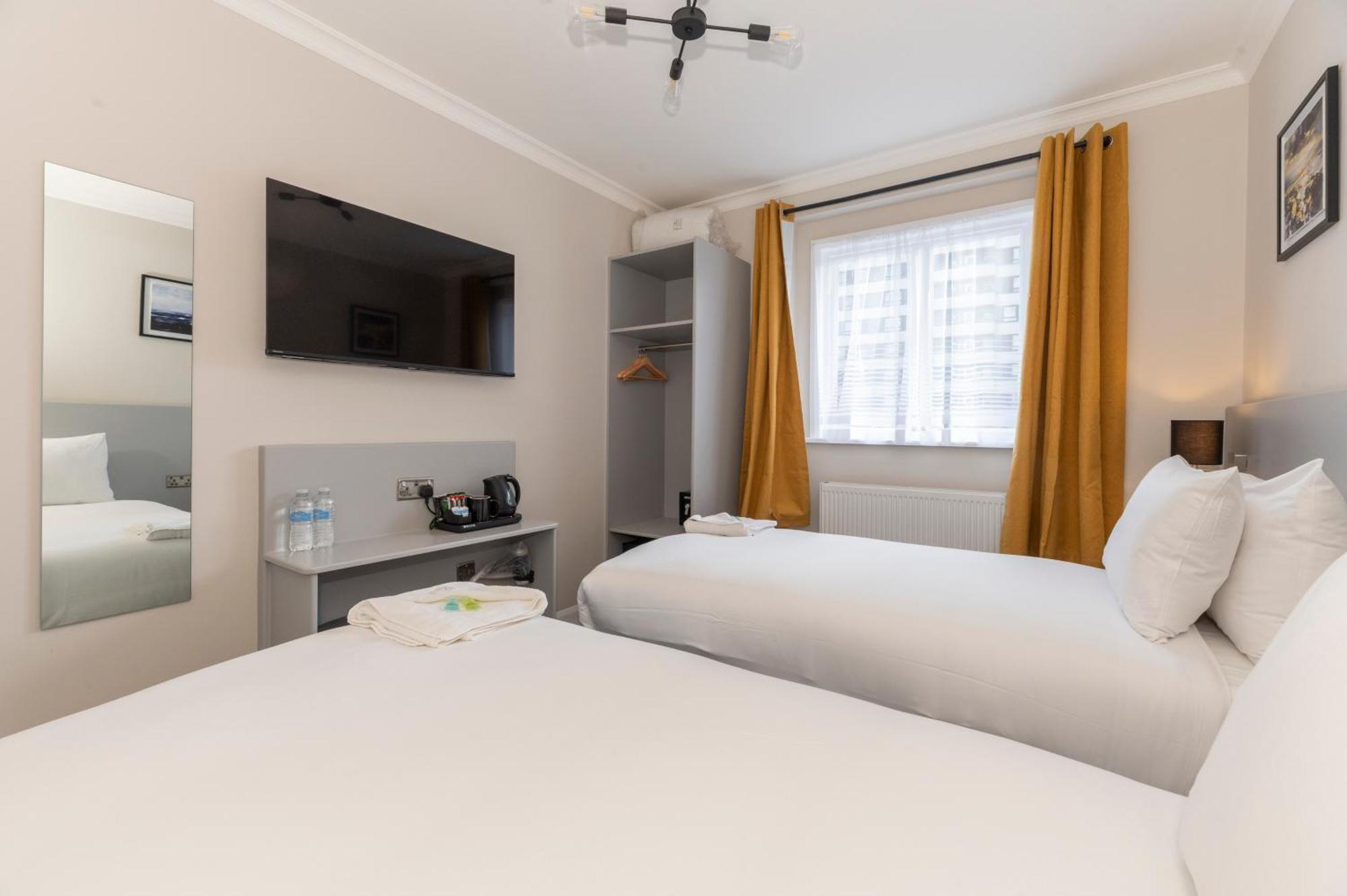 Marina Hotel London Exterior photo