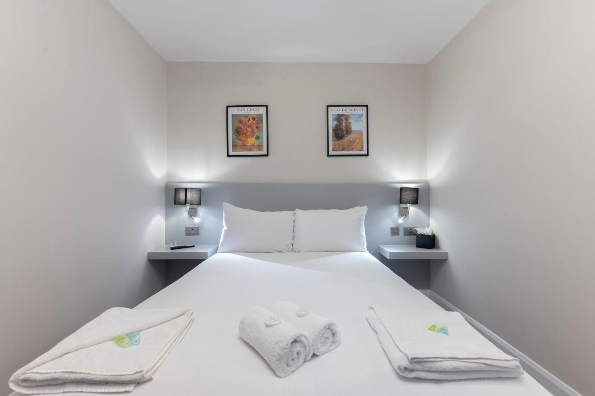 Marina Hotel London Exterior photo