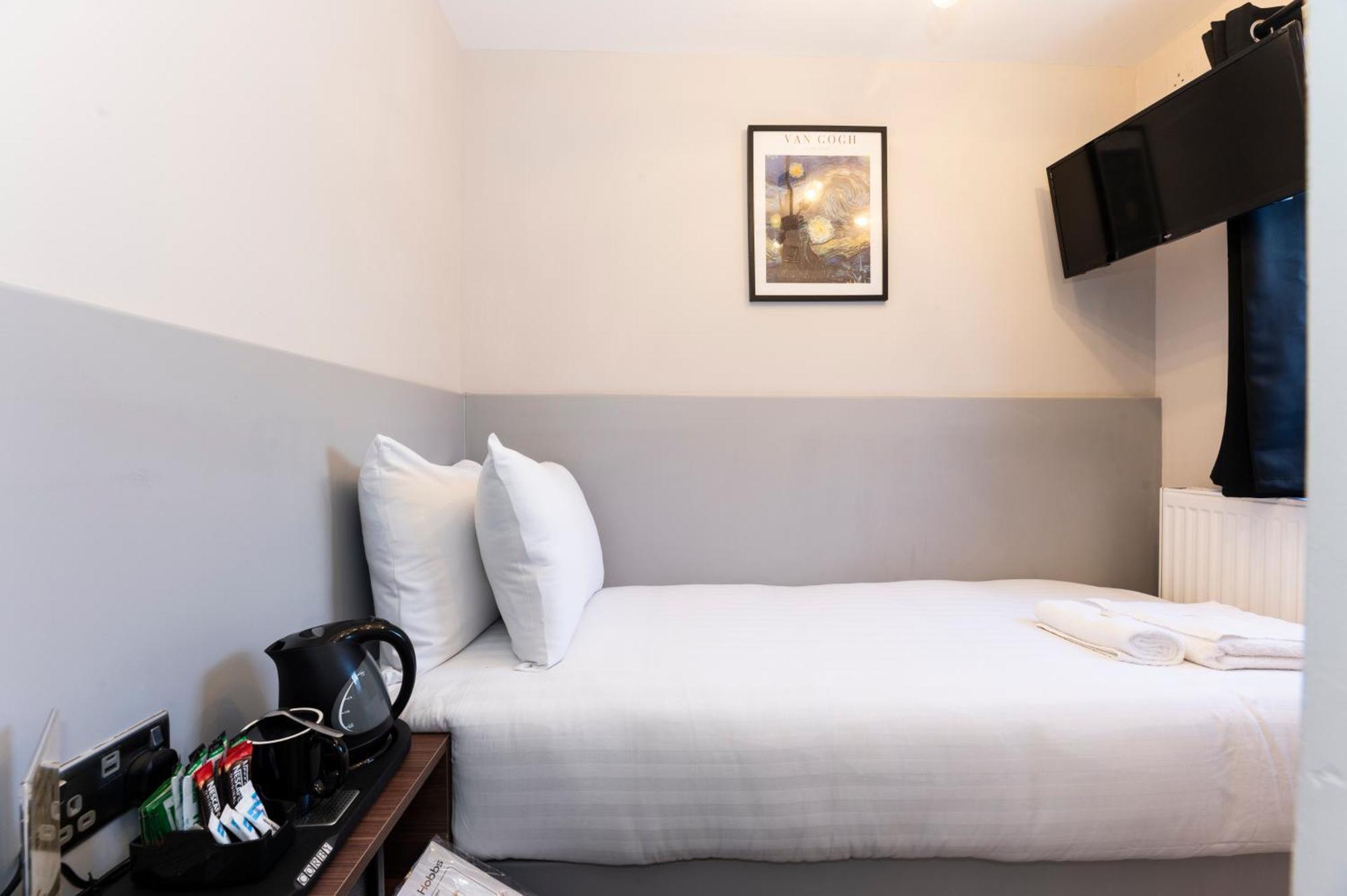 Marina Hotel London Exterior photo
