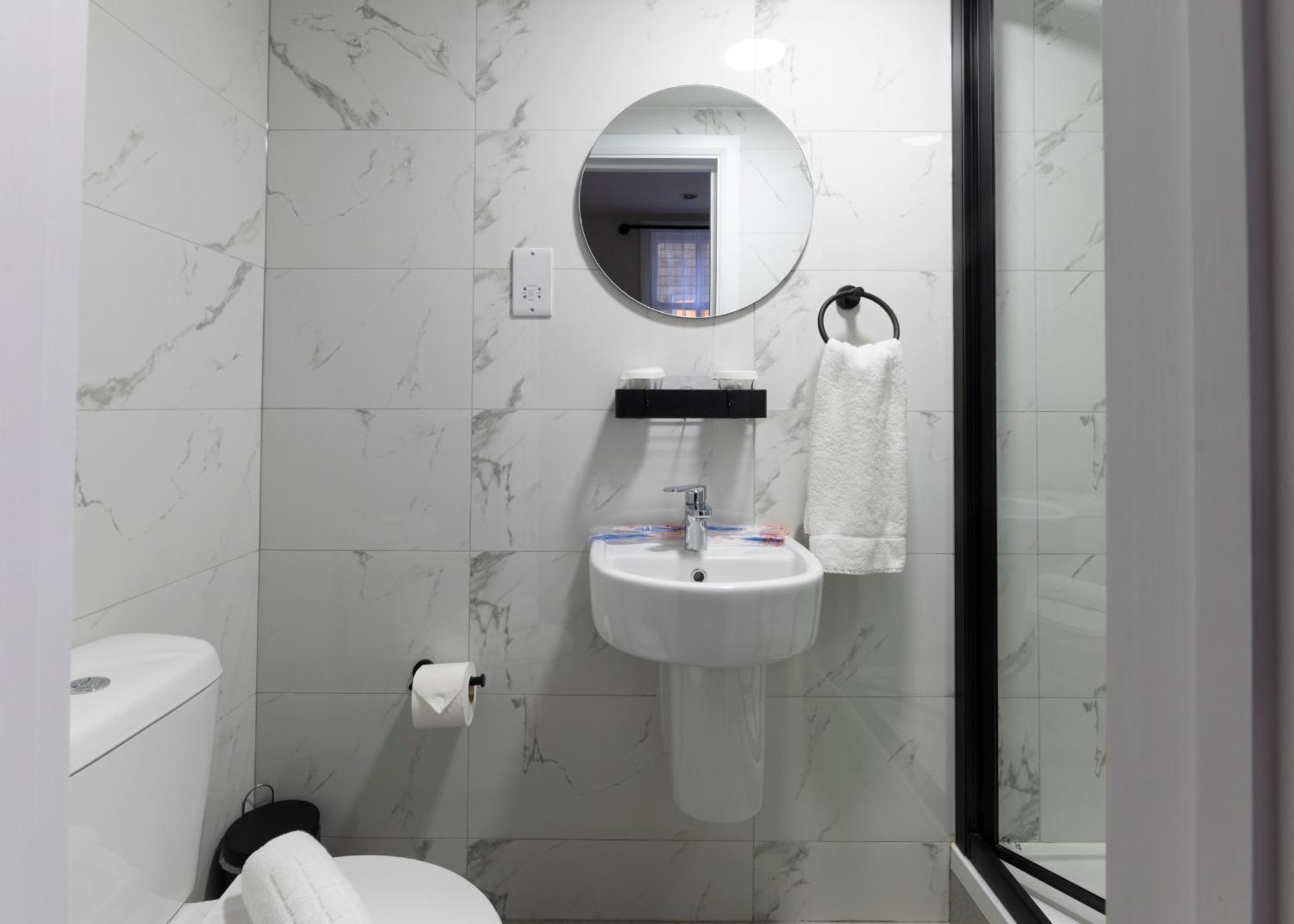 Marina Hotel London Exterior photo